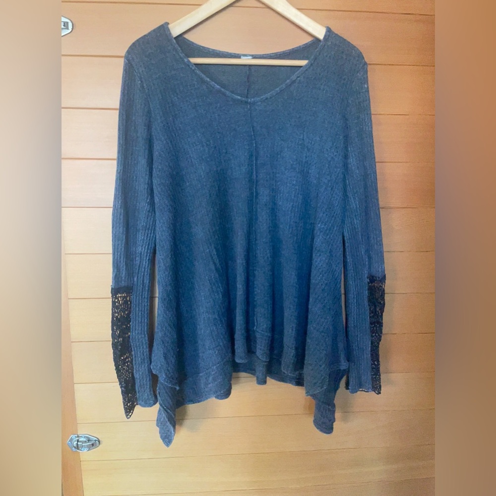 Women's long sleeve casual loose flare top lace sleeves 25" length x 20" width